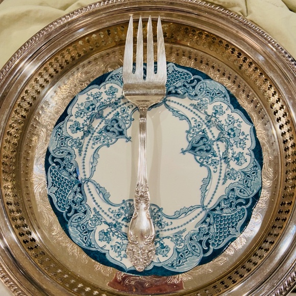 F2- Silverplate Large Meat Serving Fork 'Tiger Lily'/Festivity Pattern - Picture 2 of 9